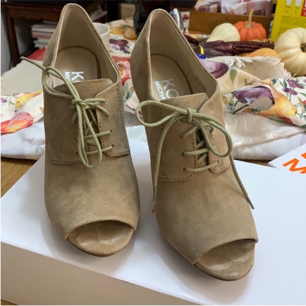 Suede Michale Kors Peep Toe Pumps